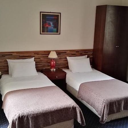 Guest House Solo Shumen Ngoại thất bức ảnh