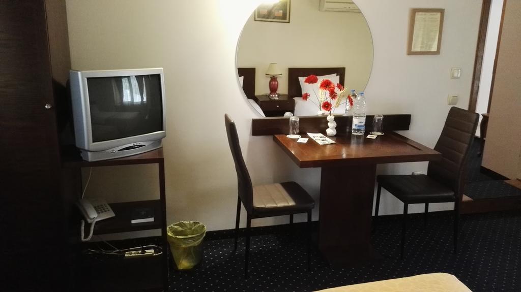 Guest House Solo Shumen Ngoại thất bức ảnh