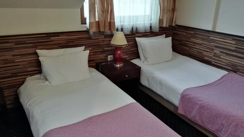 Guest House Solo Shumen Ngoại thất bức ảnh