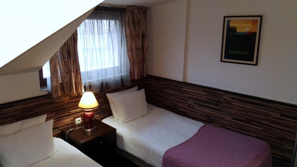 Guest House Solo Shumen Ngoại thất bức ảnh