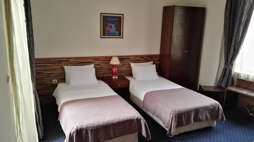 Guest House Solo Shumen Ngoại thất bức ảnh